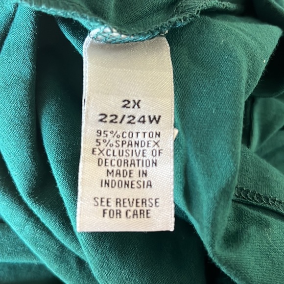 GREEN- NWT Catherines 3/4 Sleeve Top w/ Velvet Flower Overlay •Green Color Only• - Picture 7 of 7